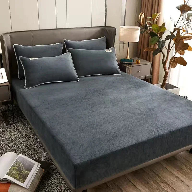 A fitted sheet with elastic edges designed to snugly cover a mattress, ensuring a smooth and secure fit that prevents shifting during use. Made from soft, breathable fabric, this sheet enhances sleeping comfort while protecting the mattress from dust and stains