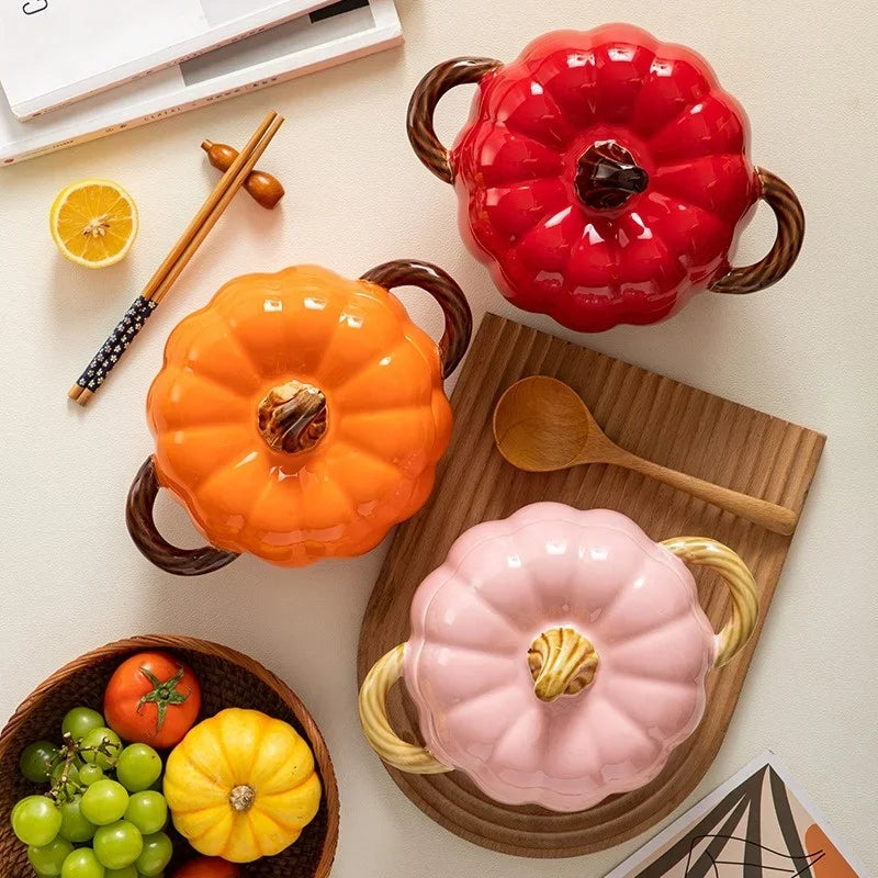 Elegant ceramic bowl with a matching lid, featuring a smooth glazed finish. Ideal for serving soups, stews, or storing leftovers while keeping food warm