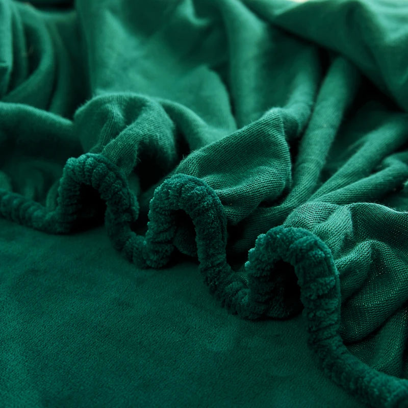 A fitted sheet with elastic edges designed to snugly cover a mattress, ensuring a smooth and secure fit that prevents shifting during use. Made from soft, breathable fabric, this sheet enhances sleeping comfort while protecting the mattress from dust and stains