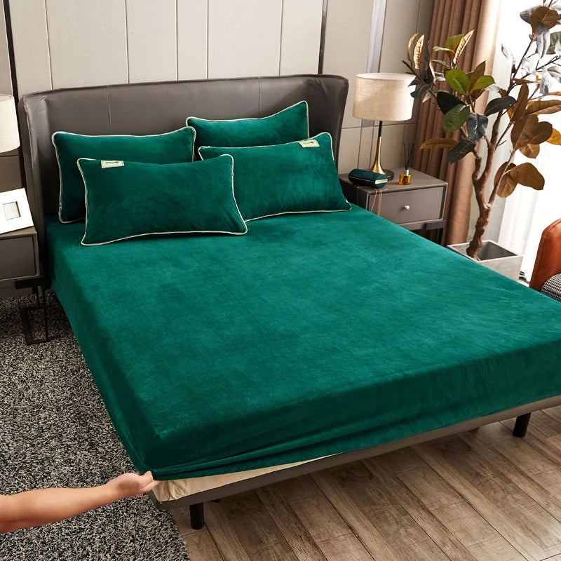 A fitted sheet with elastic edges designed to snugly cover a mattress, ensuring a smooth and secure fit that prevents shifting during use. Made from soft, breathable fabric, this sheet enhances sleeping comfort while protecting the mattress from dust and stains
